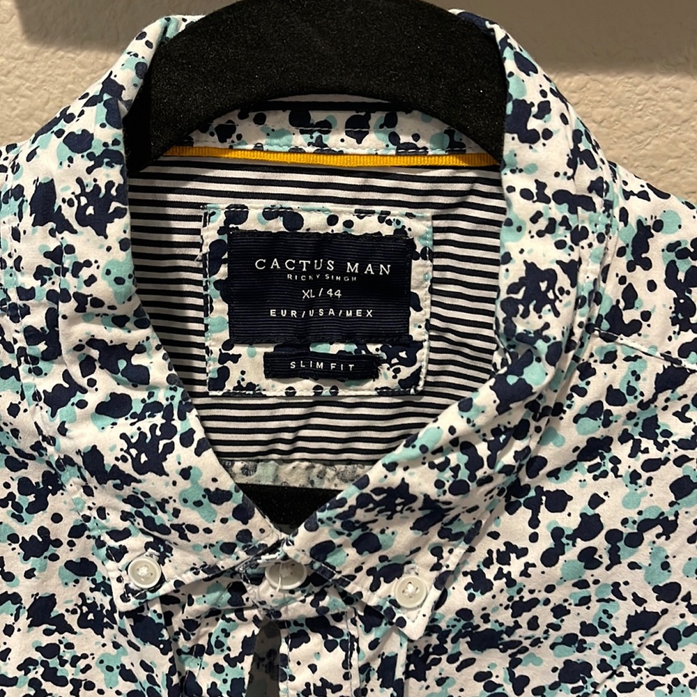 XL slim fit short sleeve button down shirt